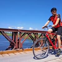 Cyklist och bron