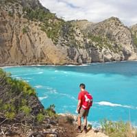 Vandring längs Coll Baix bukt