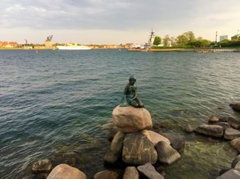 View on the harbour and The Little Mermaid