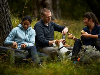 Wanderpause im Wald