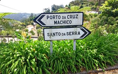 Skyltning mot Porto da Cruz