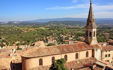 Kyrka i naturpark Luberon