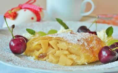 Österrikisk apfelstrudel på fjällstuga