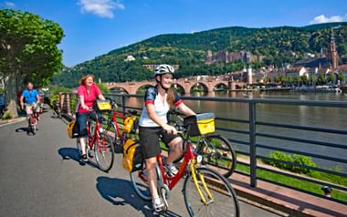 Cykling längs Neckar floden