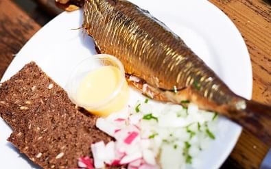 Rökt sill med rågbröd