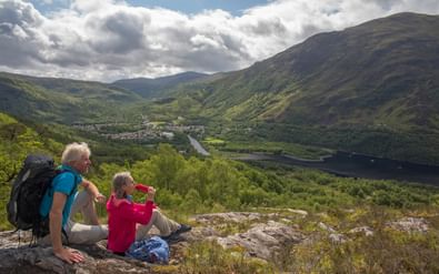 Wanderer bei der Wanderpause in Kinlochleven