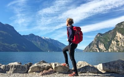 Vandrare vid Lago di Cavedine