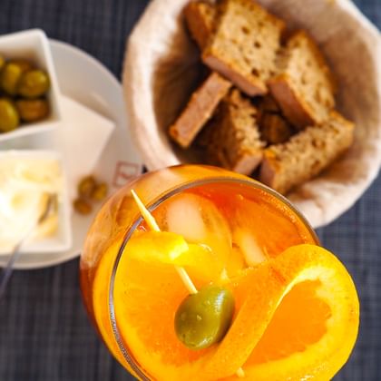 Tapas med olliver och bröd