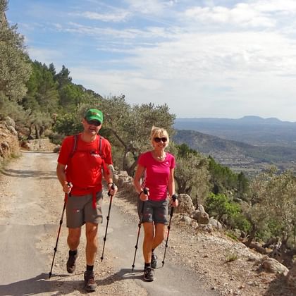 Vandring längs ruin Castell d’Alaró