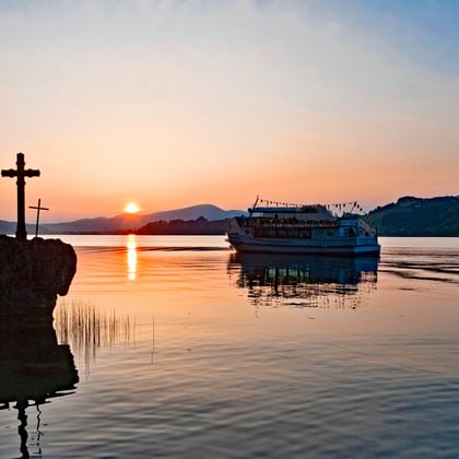 Solnedgång vid sjö Mondsee