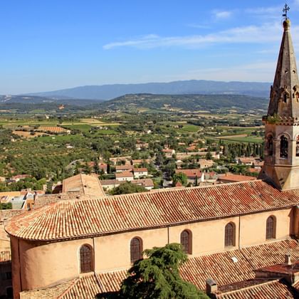 Kyrka i naturpark Luberon