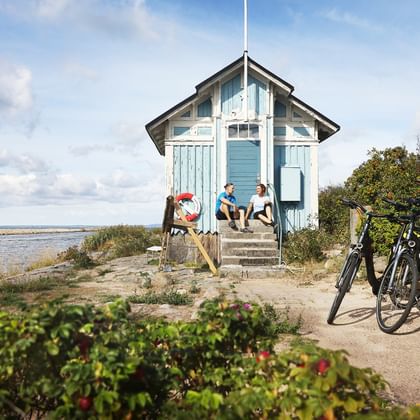 Bike pause with sea view