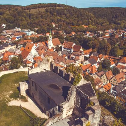 Utkikspunkt på gamla stan i naturpark Altmühltal