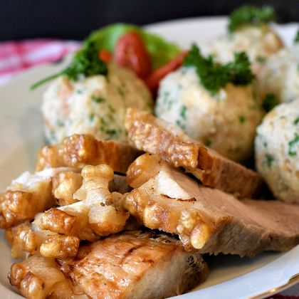 Kostlig österrikisk fläskstek med knödel