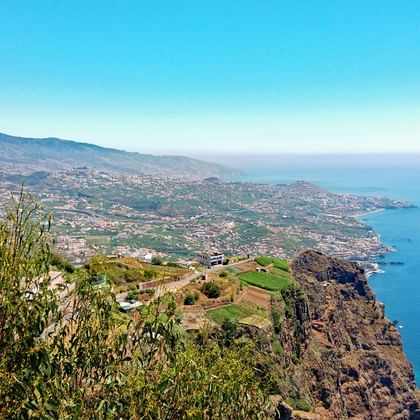 Panorama från brant kusten Cabo Girão mot Funchal