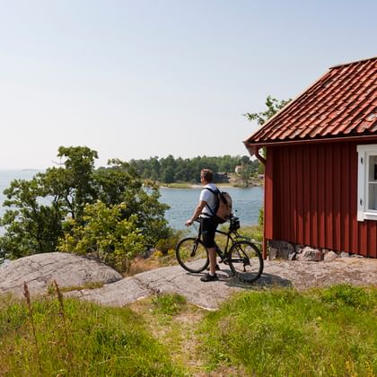 Cyclist in the archipelago