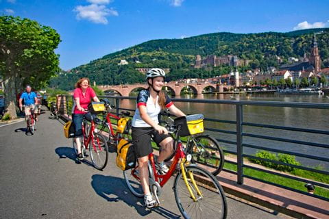 Cykling längs Neckar floden