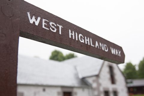 Wanderschild des West Highland Way auf der Beinglas Farm