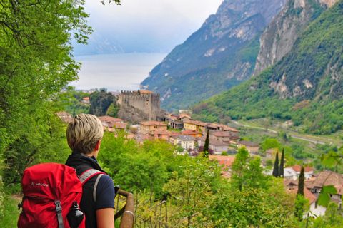 Vandringsled med utsikt på Riva del Garda
