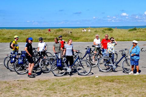 Gruppfoto med cyklister