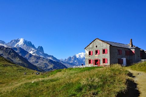 Wanderpause in einer französischen Berghütte