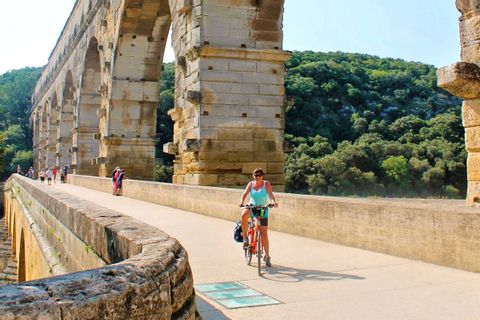 Cyklist på Pont du Gard