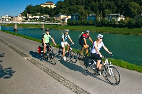 Cykelväg längs Salzach floden
