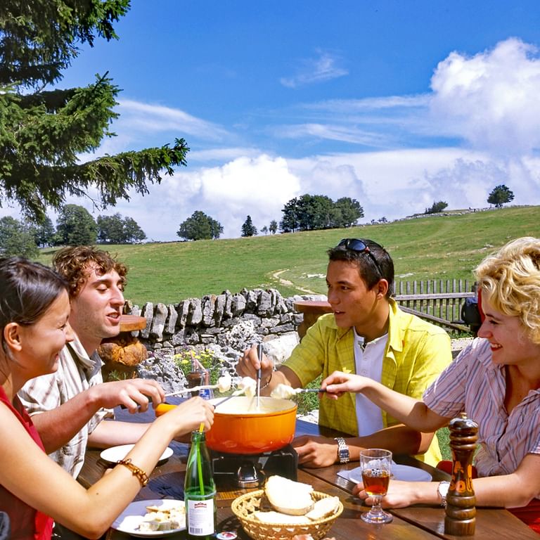 Traditionellt schweizisk ostfondue
