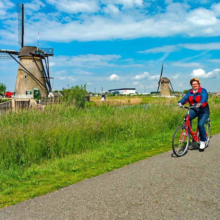 Väderkvarn och cyklist