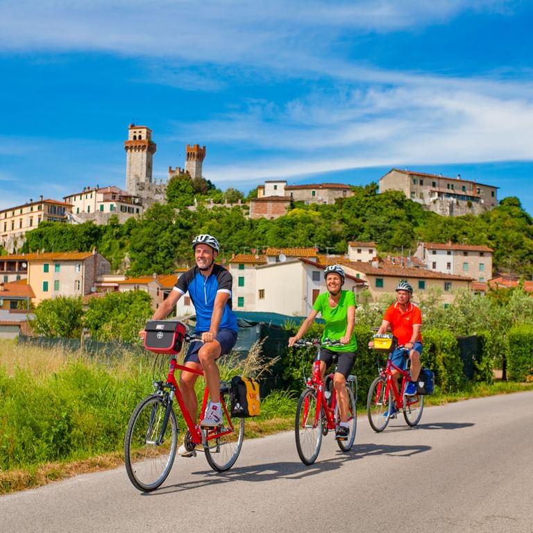 Radfahrer in der Nähe von Nozzano